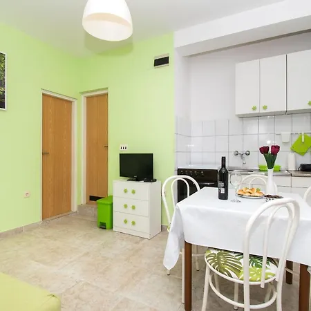 Dijana Apartment *