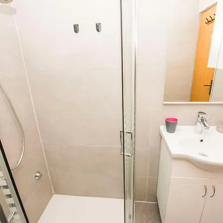 Apartment Dijana Pakostane